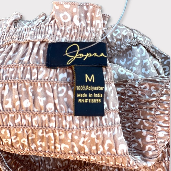 Women’s Top With Puff-Sleeves  | Size M - Picture 6 of 6